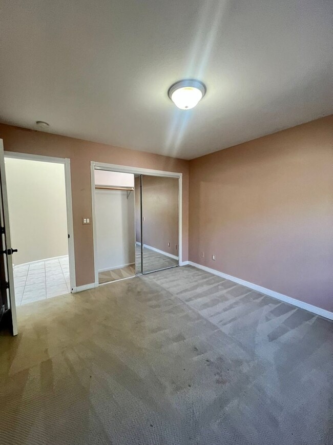 Building Photo - 5 Bedroom in Gated Birch Bay Community!