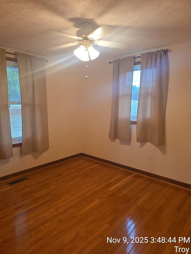 Building Photo - 912 Hunters Lodge Rd