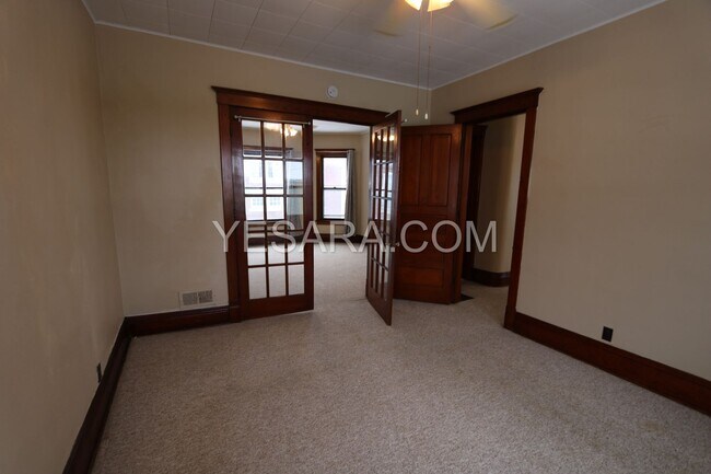 Building Photo - 502 1/2-502 1/2 S Leebrick St