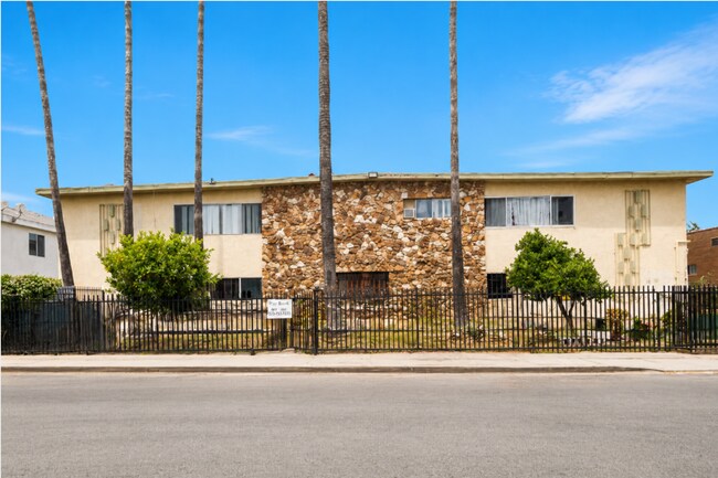 Building Photo - 82ndst