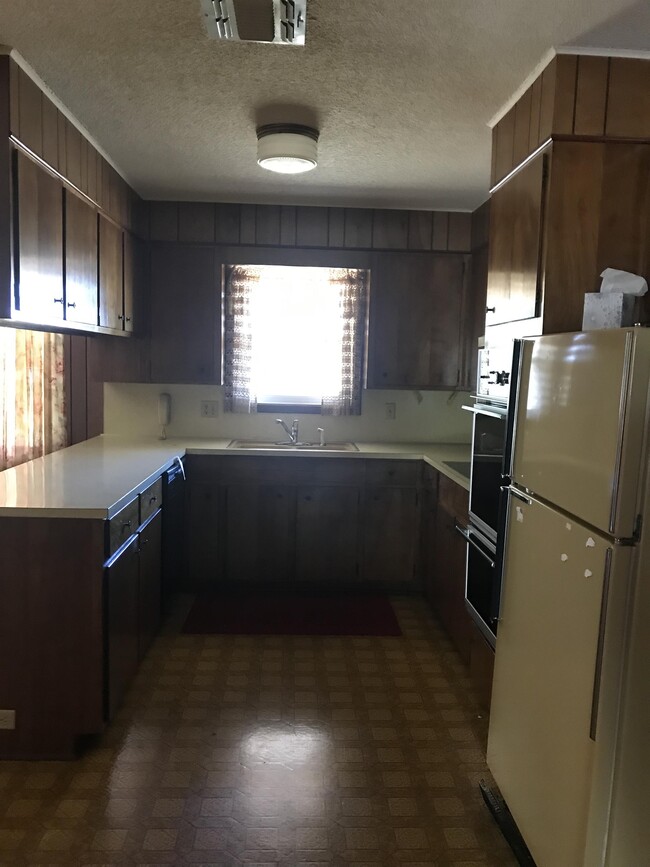 Building Photo - 2170 Prairie Rd