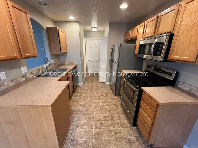 Building Photo - 3 bed house in The Landings