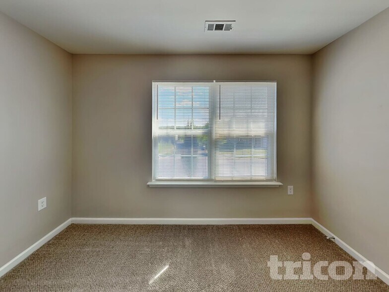 Building Photo - 1790 Eastway Dr