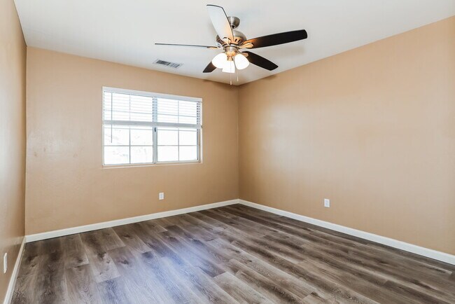 Building Photo - 1653 N 136th Ln