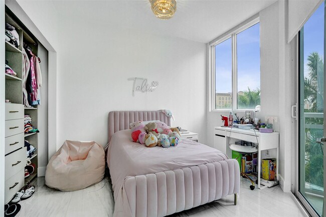 Building Photo - 3000 NE 188th St