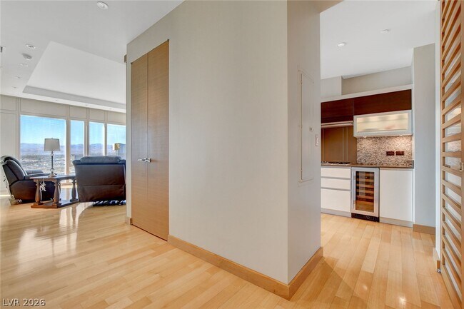 Building Photo - 3750 S Las Vegas Blvd