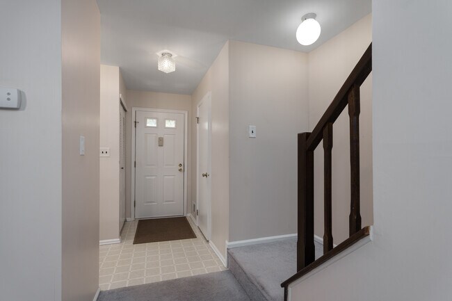 Building Photo - 11 Abelia Ct