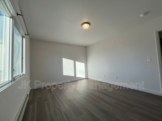 Building Photo - 3440 11th Ave S