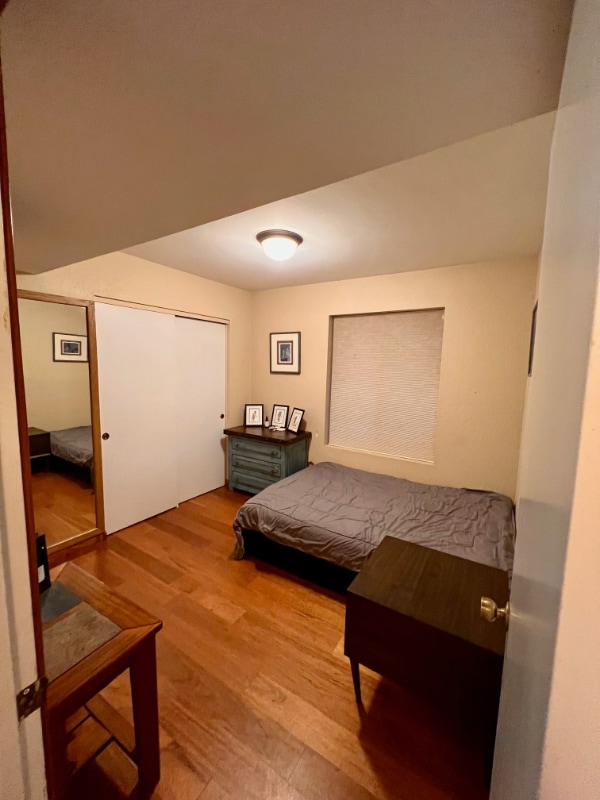 Building Photo - 1120 N Hemlock Way