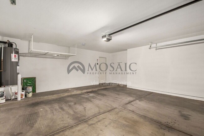 Building Photo - 9233 E Neville Ave