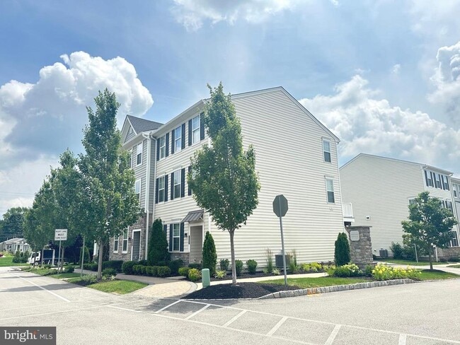 Building Photo - 13 Hedley Ln