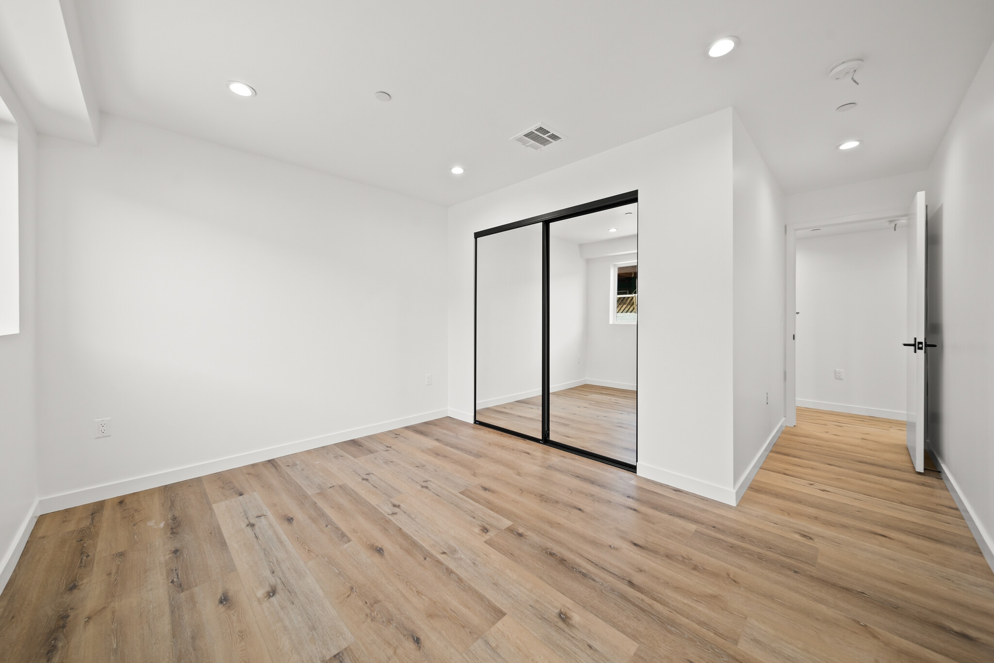 Building Photo - 6053 Craner Ave