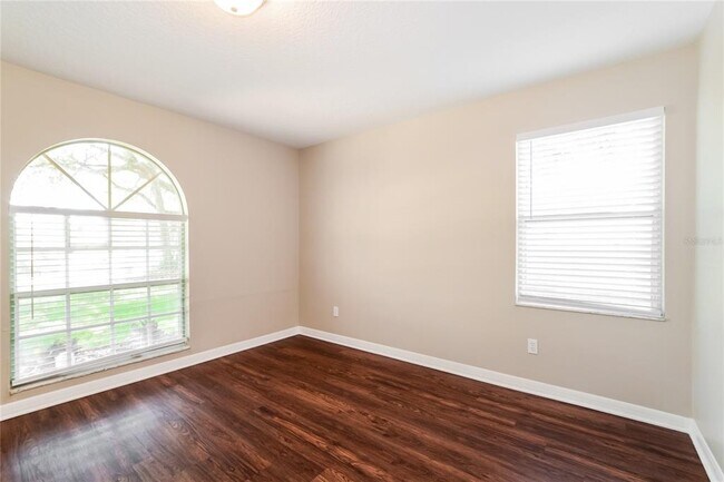 Building Photo - 33303 Lake Bend Cir