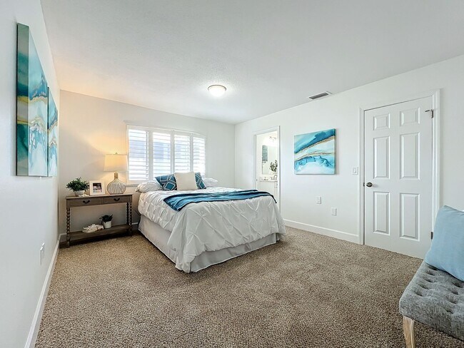 Building Photo - Gorgeous 2-Bedroom, 2 Bath