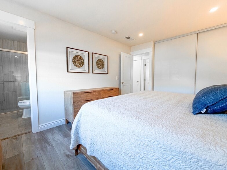 Building Photo - 208 Vista Ct