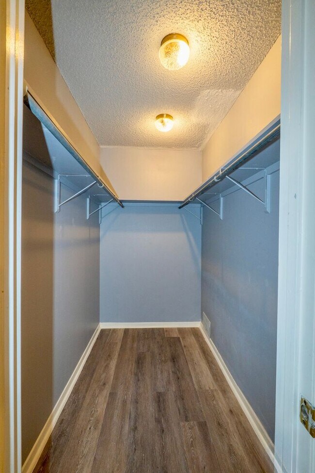 Building Photo - Fully Remodeled Townhome with Loft and Prime Location!