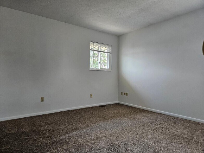 Building Photo - 1136 Stoney Springs Road