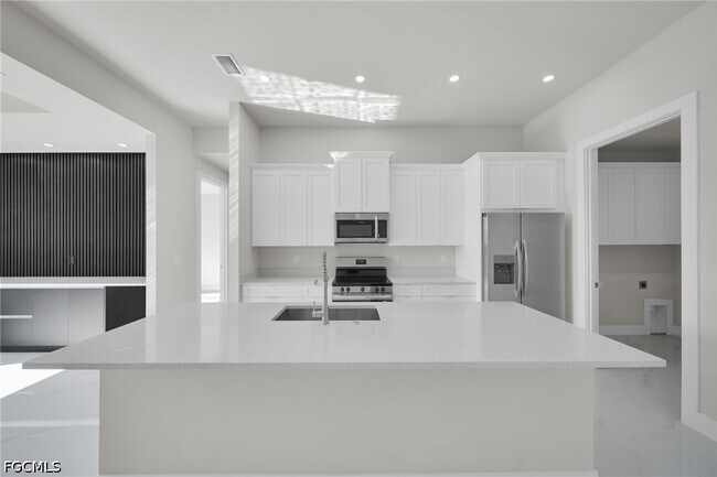 Building Photo - 2913 14th St W