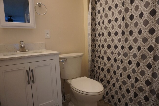 Building Photo - Clermont 2/2 Duplex with Lakeview