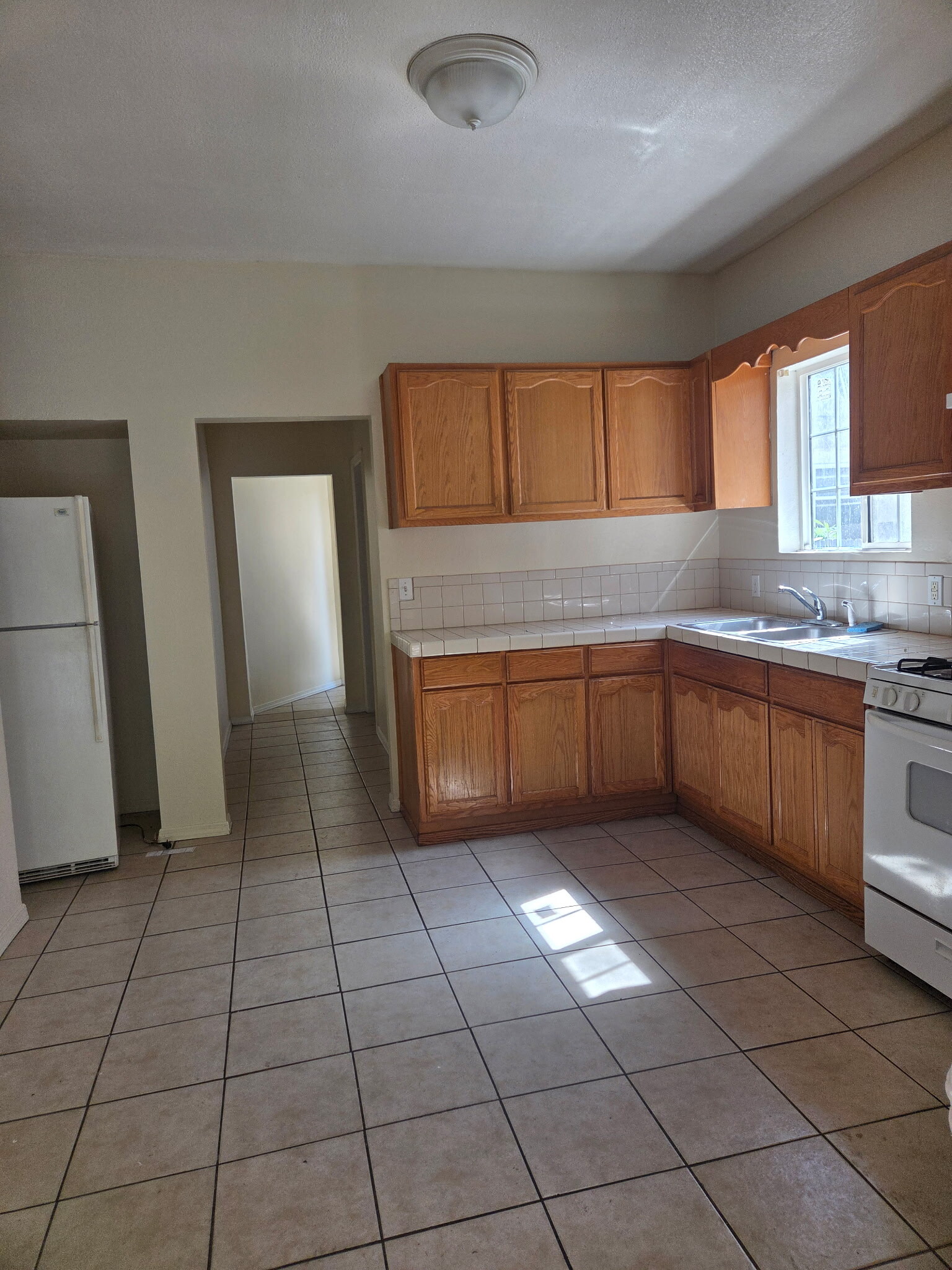 Building Photo - 1940 S New England St