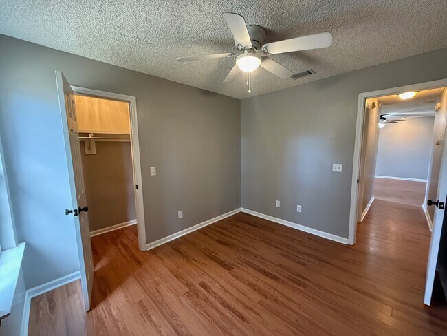 Building Photo - 309 N Belmont Ct