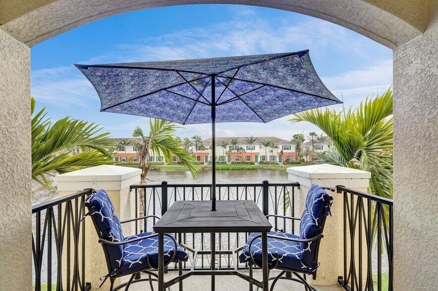 Building Photo - 228-228 SW 6th Ct