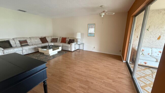Building Photo - 425 Lake Helen Dr