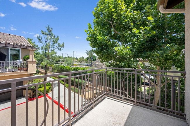 Building Photo - Quiet Home with Stunning Mountain Views