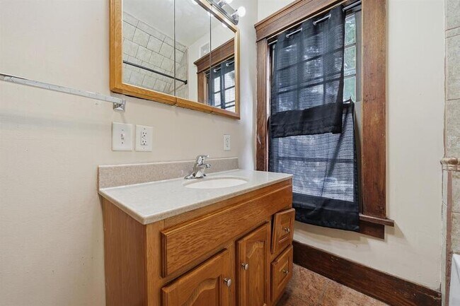 Building Photo - 1345 E St