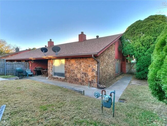 Private fenced in patio - 1618 Julie Plz