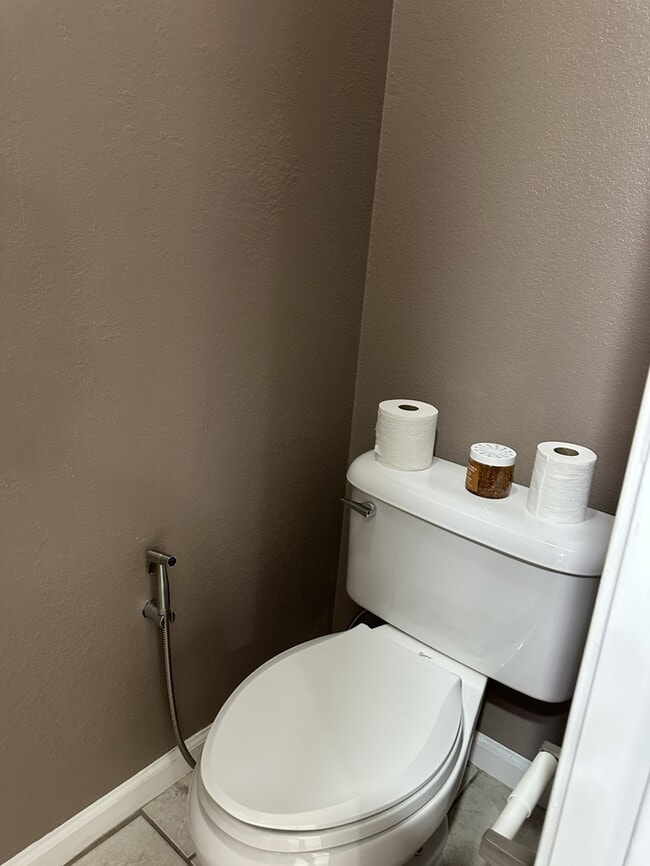 Building Photo - Weston Ranch 4 Bedroom 2.5 Bathroom Home