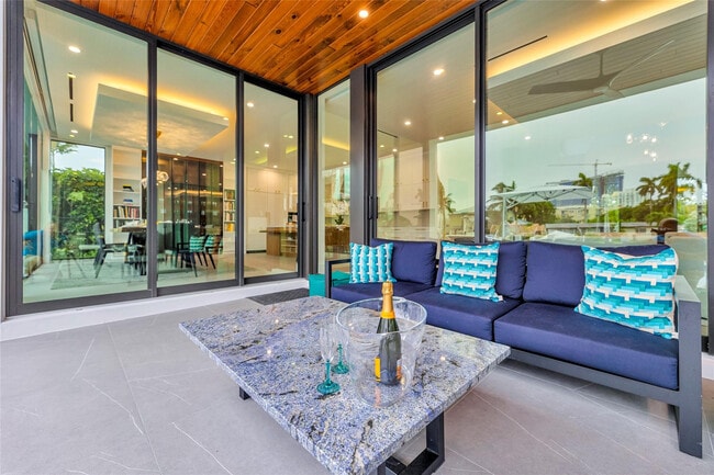 Building Photo - 1730 SE 13th St