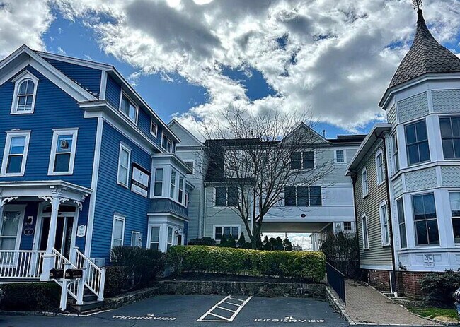 Building Photo - 14 Haviland St