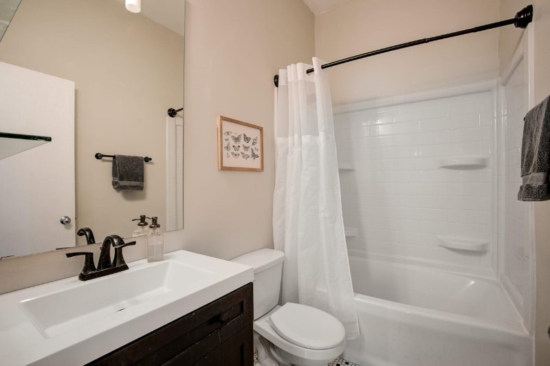 Building Photo - 215 7th St NE