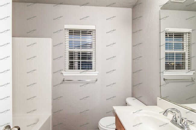 Building Photo - 5325 SE 78th St