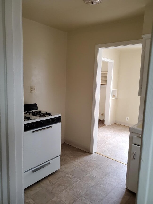 Building Photo - S526/528MR