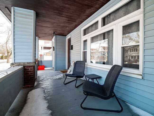 Building Photo - 10619 Bernard Ave