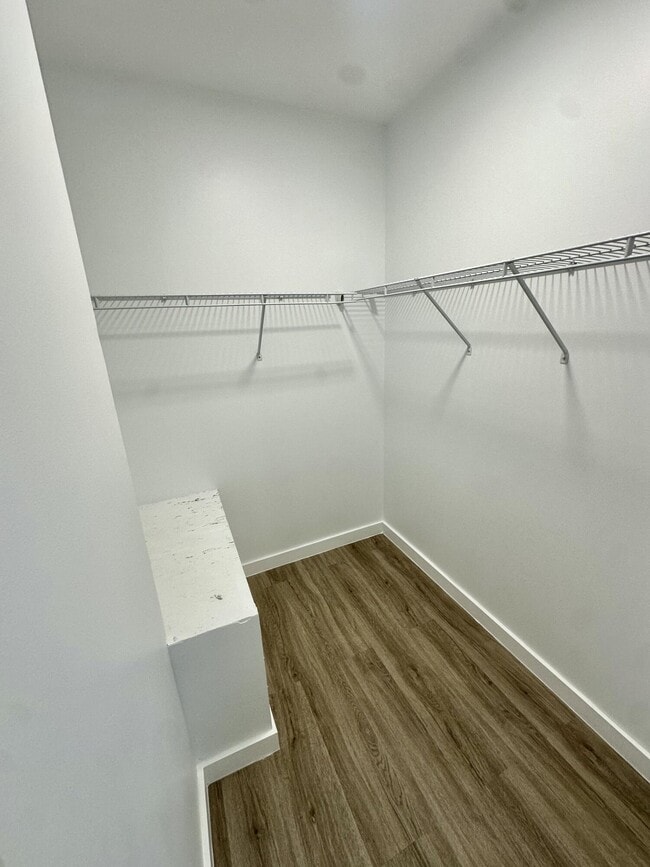 Building Photo - 906 E Tiffany Dr