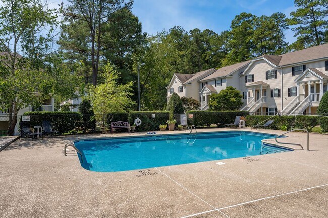 Building Photo - Updated 2BR/2.5BA in Fantastic Chapel Hill Location! Convenient to I-40!