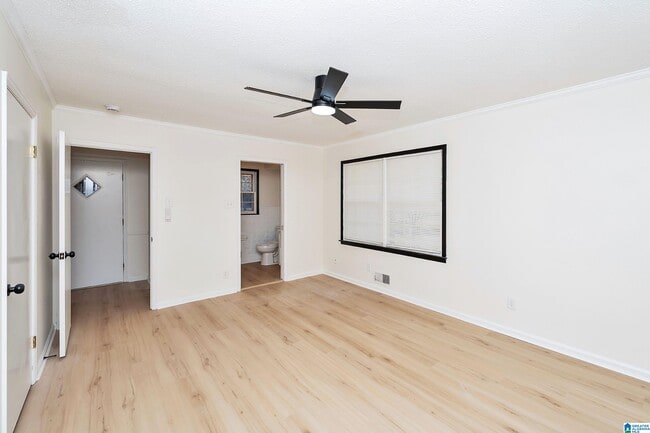 Building Photo - 3338 Crescent Dr