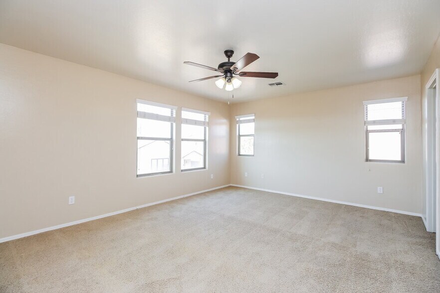 Building Photo - 6890 S Pearl Dr