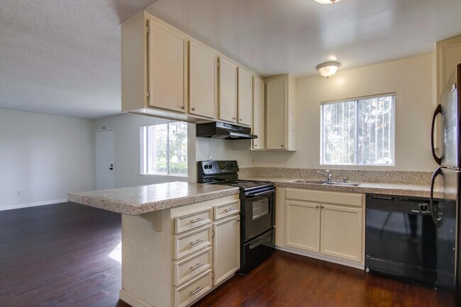 Building Photo - 3 Bed/ 2 Bath Clairemont Mesa