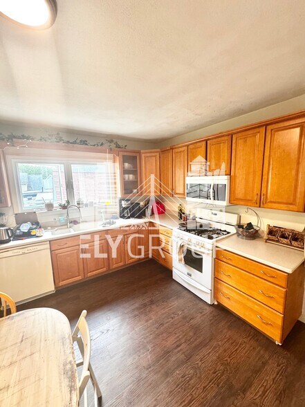 Building Photo - 14 Callender St