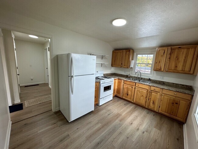 Building Photo - 2802 10th Ave