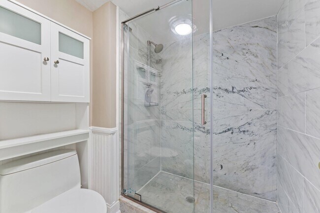 Building Photo - 100 S Beach Rd