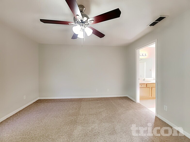 Building Photo - 7 Bay Ridge Loop