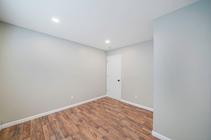 Building Photo - 130 5th Ave