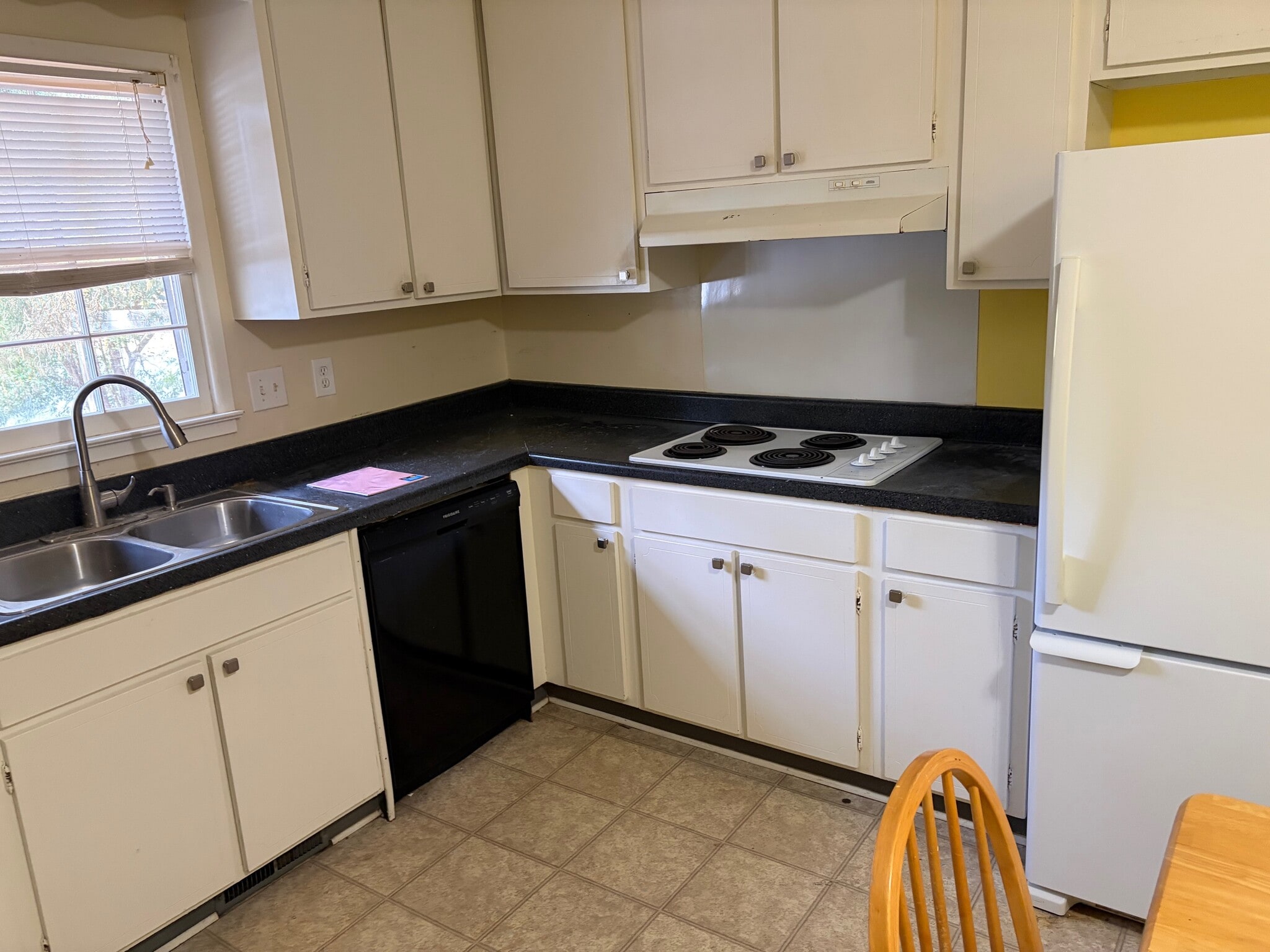 Kitchen - 5316 Newhall Rd