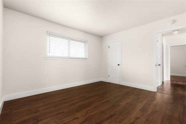 Building Photo - 2408 Ventura Dr
