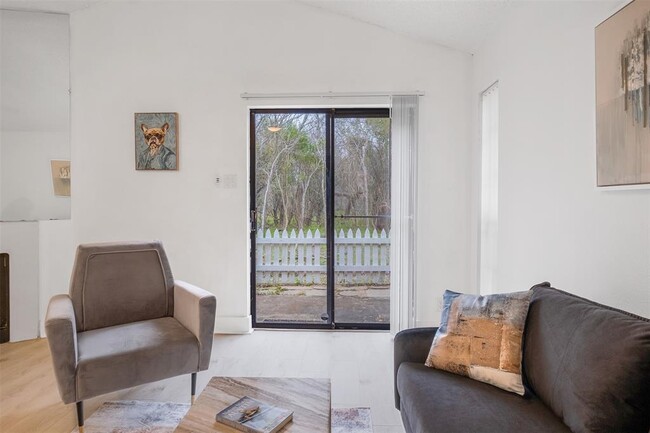 Building Photo - 1601 Faro Dr